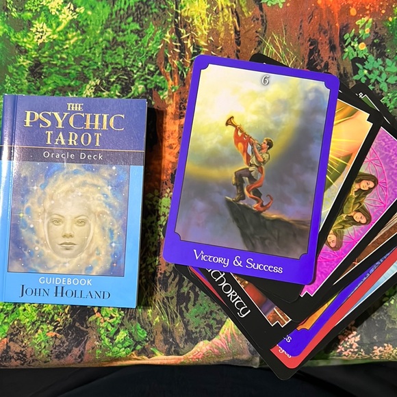 The Psychic Tarot Oracle Deck - Picture 1 of 3
